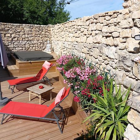 Chez Daniele Chambre Avec Jacuzzi Et Terrasse Privee Murs  Buitenkant foto