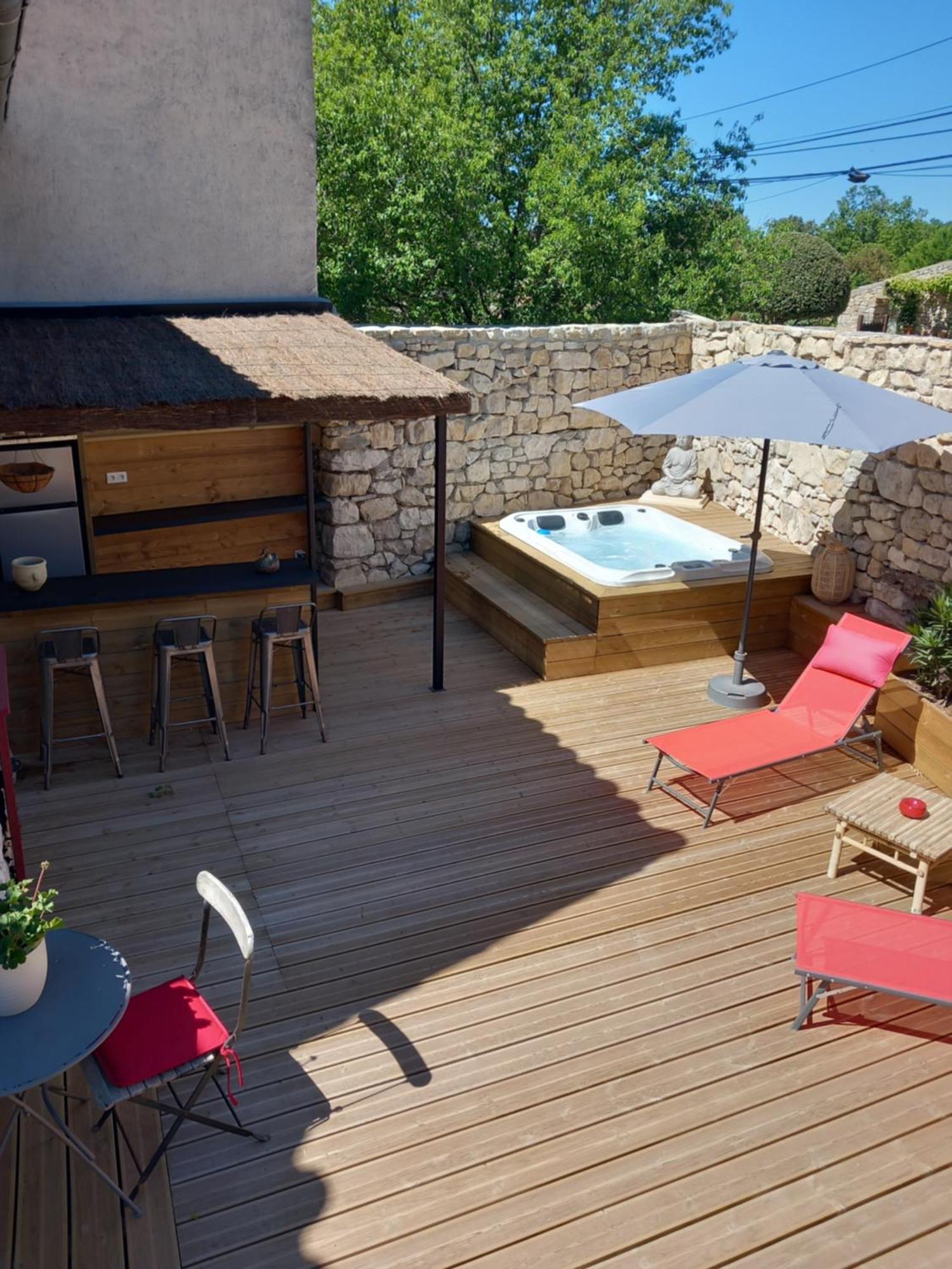 Chez Daniele Chambre Avec Jacuzzi Et Terrasse Privee Murs  Buitenkant foto