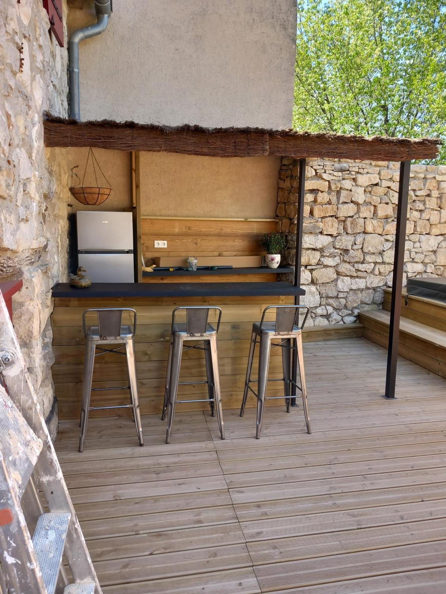 Chez Daniele Chambre Avec Jacuzzi Et Terrasse Privee Murs  Buitenkant foto